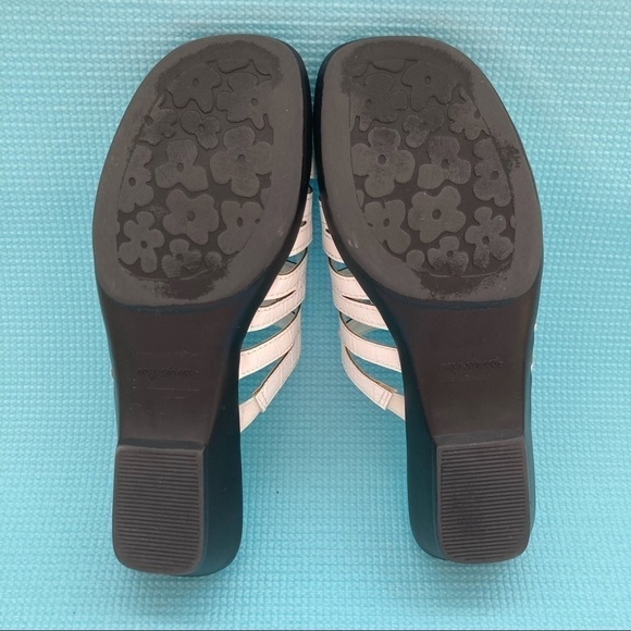 Easy Street Raelyn wedges Womans 7.5 White slides - Picture 7 of 8